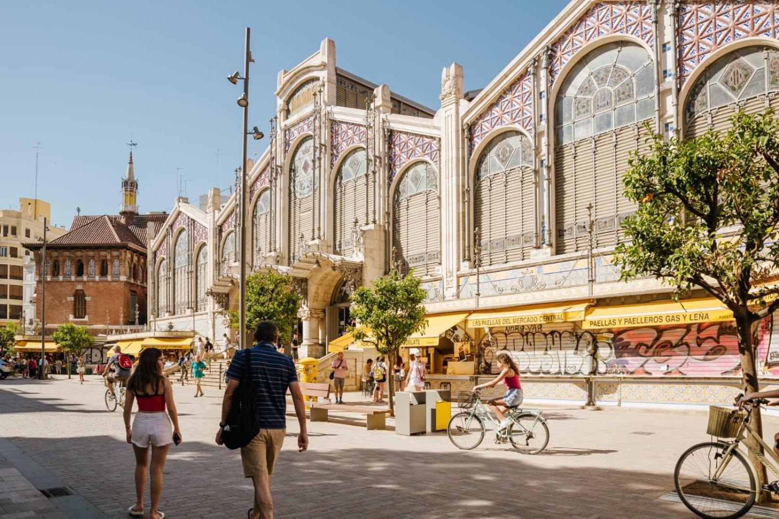 Cool Central Market Valence Extérieur photo